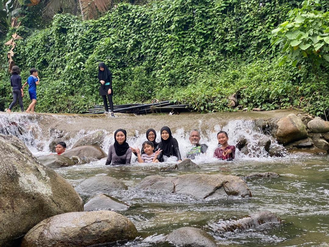 Lopoh Waterfront Budget Chalets Villa Hulu Langat Bagian luar foto