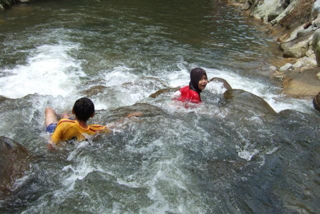 Lopoh Waterfront Budget Chalets Villa Hulu Langat Bagian luar foto